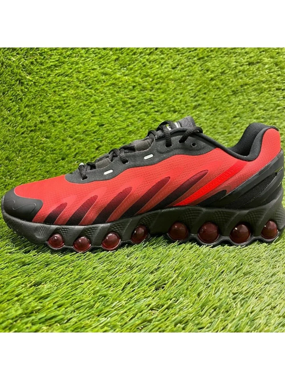 Nike Air Max DN8 Black Bright Crimson Red Mens Size 9.5 Running Shoes Sneakers